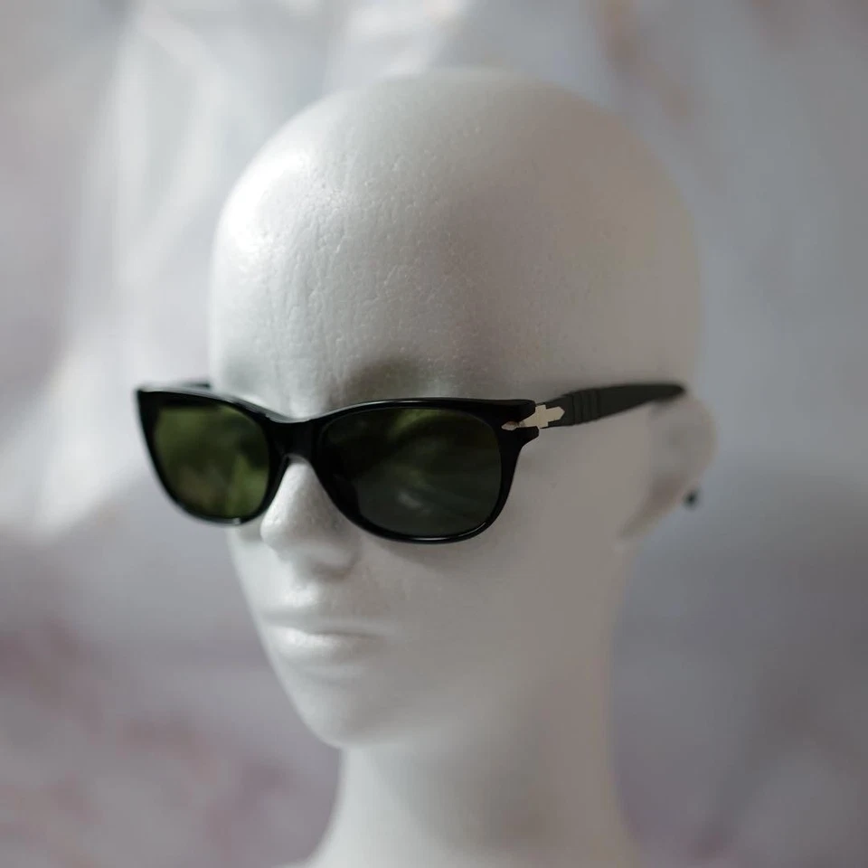 Очки солнцезащитные винтажные Persol Wellington с чехлом черные серебристые дизайн без оправы - Изображение 3 из 4