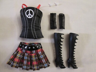 Roberta Barbie RBD Rebelde 2024 Doll Outfit Telenovela Plaid Skirt Boots Peace