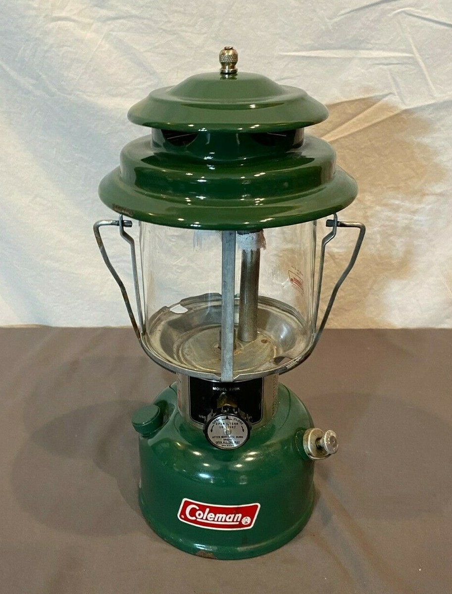 Vintage 11/1979 Coleman USA 220K Dual Mantle Lantern