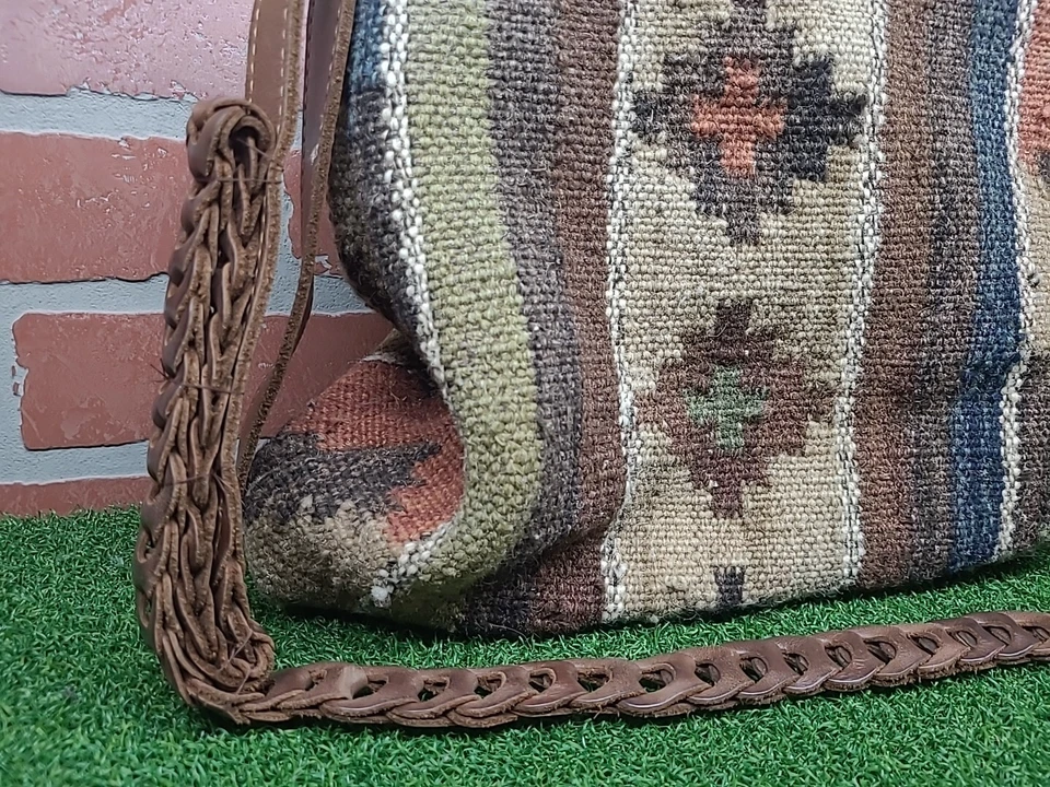 Bolso de mano estilo Kilim mezcla de lana cuero asa trenzada bolso boho suroeste Foto 4 de 4
