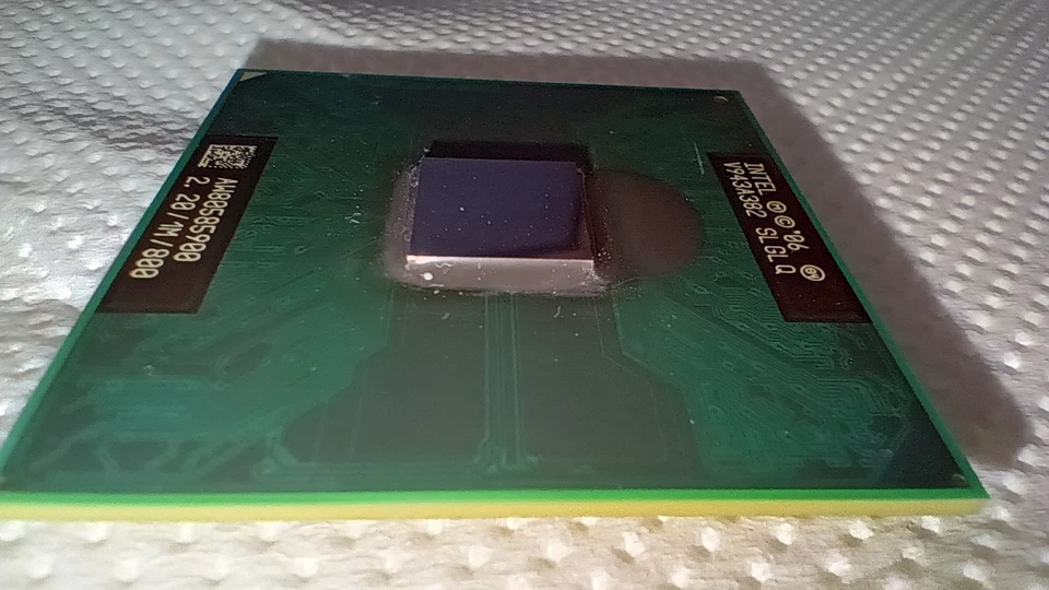 Intel Celeron 900 2.20 Ghz 1MB Cache L2 - Bus 800Mhz (Socket P mPGA478-mBGA479) - Immagine 3 di 4