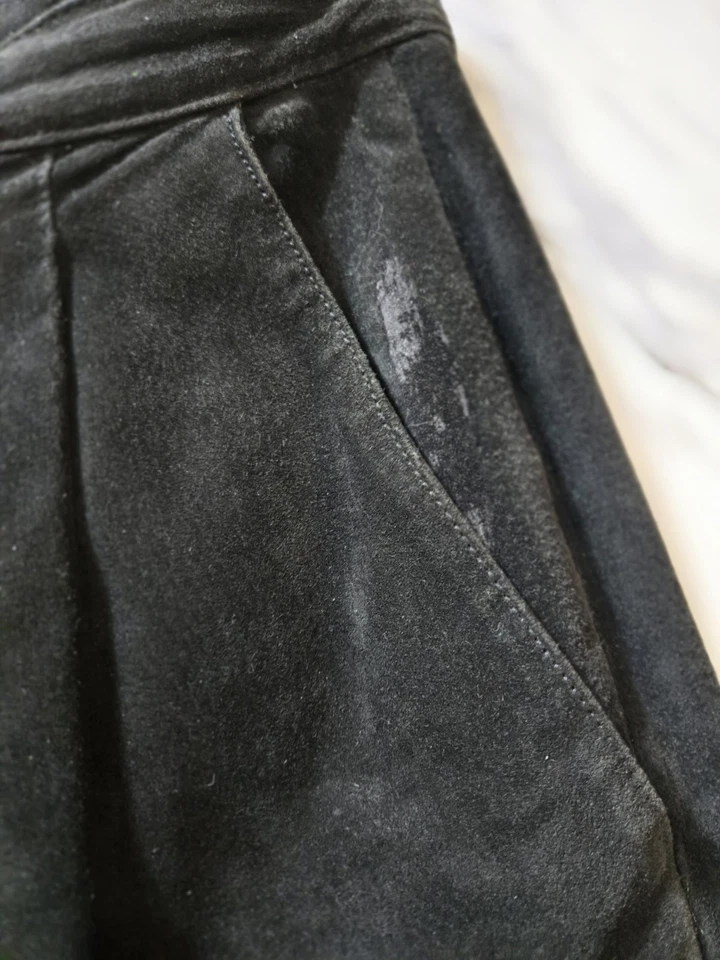 Vintage 1990s The Limited Leather Shorts Women's Sz 12 Black Pleated Suede - Image 2 of 4