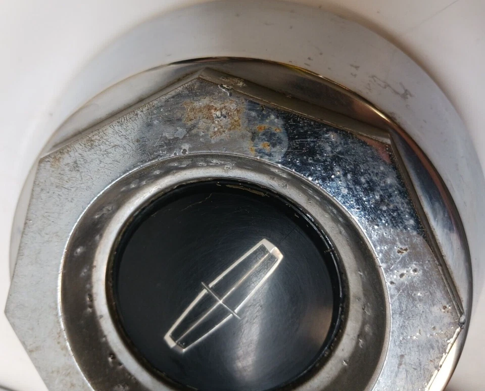 Juego de 4 tapas centrales para platos para perros Lincoln Town Car 1975-1993 (DD451) usadas OEM Foto 4 de 4