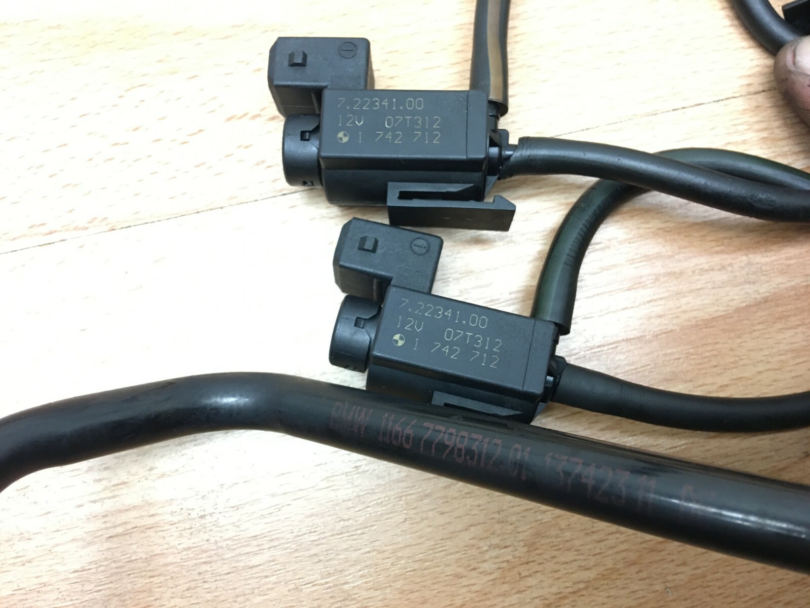 BMW X5 E70 3.0 sd Vakuumleitung Vakuum Pumpe Rohr + 2x 