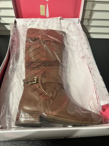 Isaac Mizrahi Live! Quilted Wide Calf Boots – Cognac Leather – Size 8.5 - Imagen 2 de 4