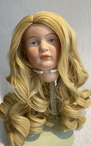 PERRUQUE en cheveux poupées ancienne ou moderne bouclée - 34