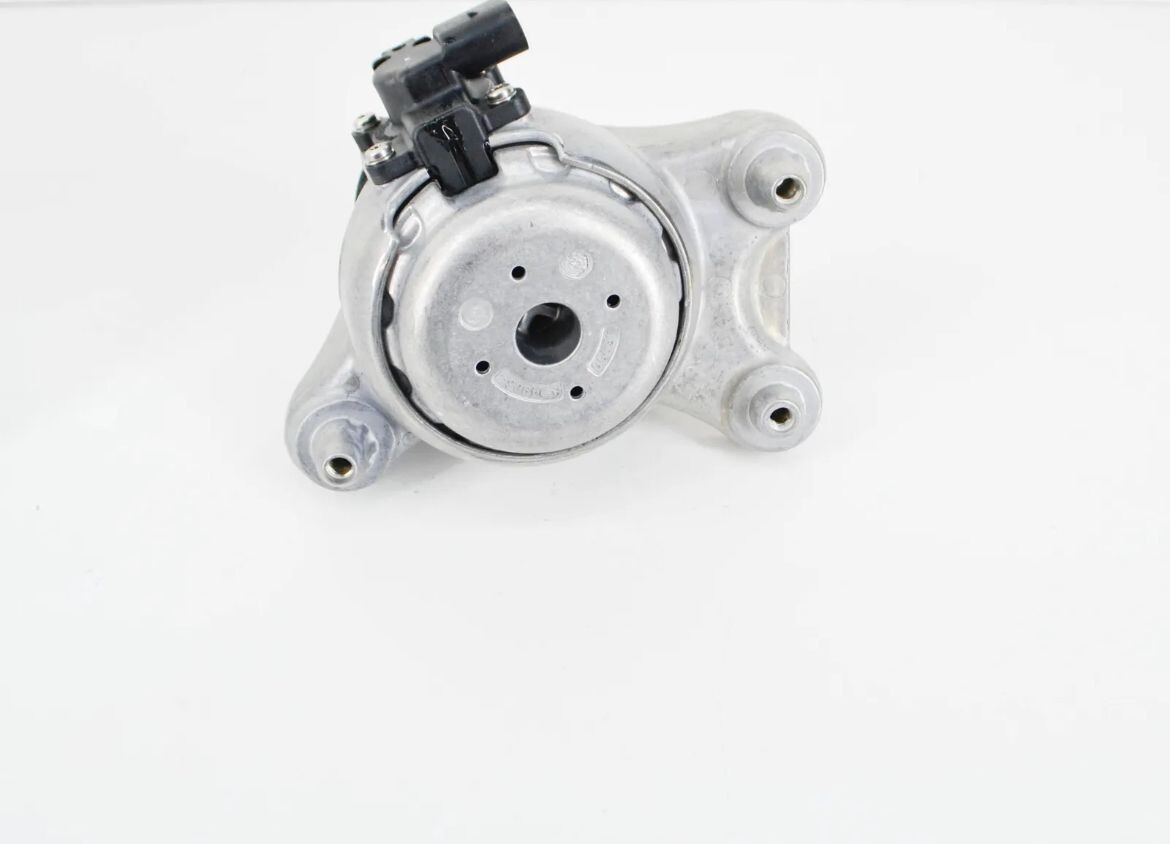 Mercedes-Benz C W205 C63 Left Engine Mount A2052409300 OEM for 