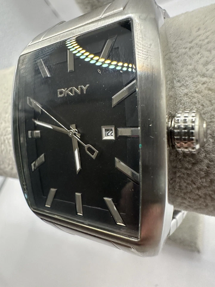 Reloj Hombre DKNY NY-1407 Batería Nueva 37MM 8" Acero Inoxidable Tono Plateado V Foto 2 de 4