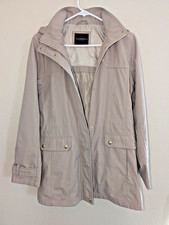 Weatherproof Women  s Medium Hooded Lightweight Rain Jacket Taupe Zip Snap Size M