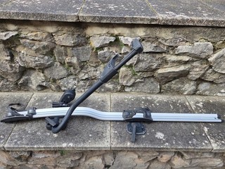 Thule ProRide frame holder bike carrier 598 used with locks