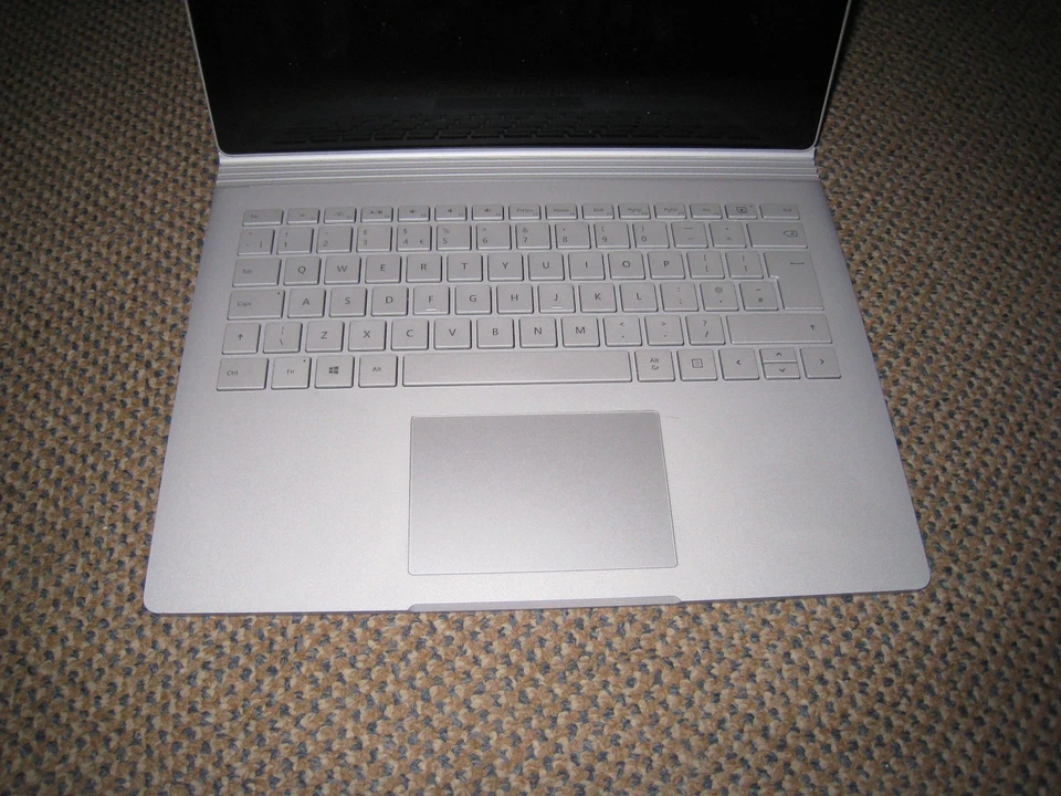 Microsoft Surface Book 1703 Powers on Good screen (Dead battery) For spares - Image 4 of 4