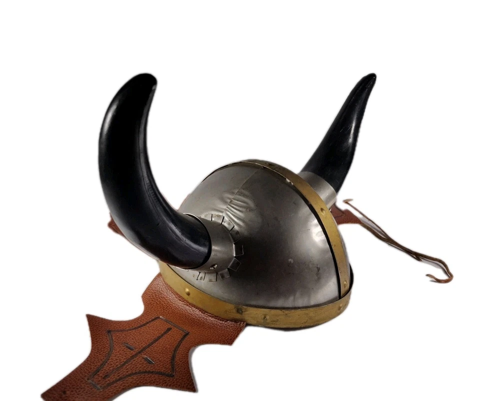 Casco de guerrero vikingo con cuernos con tapa de metal hecha a mano personalizada y correa para la barbilla  Foto 4 de 4