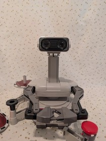 VTG Nintendo NES R.O.B. Rob  the Robot w Accessories And Gyromite 1985 READ