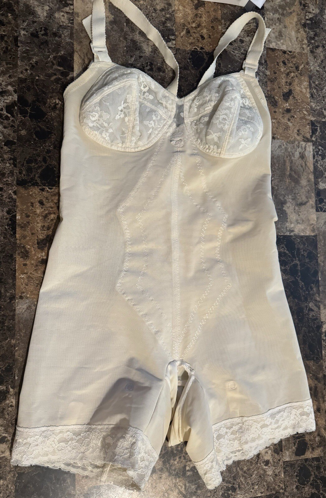 VINTAGE FULL BODY GIRDLE ! MEDIUM B. TLC Gem