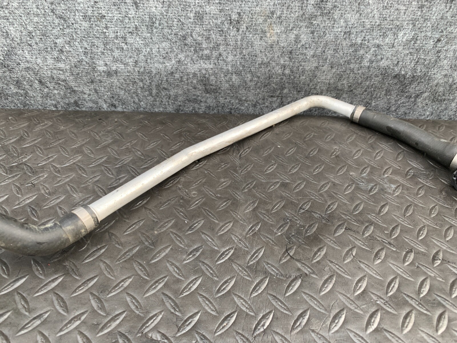 20172020 MERCEDES R172 SLC43 AMG TURBOCHARGER INTERCOOLER COOLANT HOSE