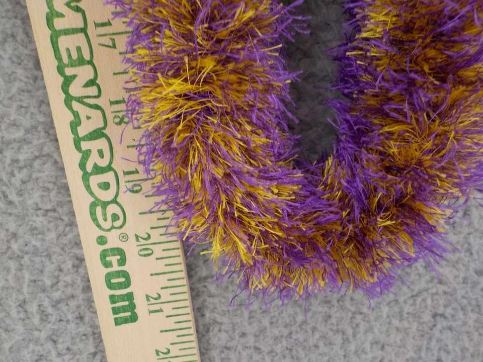 LEI ПУШИСТЫЙ ФИОЛЕТОВЫЙ ЗОЛОТОЙ с ЧЕРНОЙ ЛЕНТОЙ И ЧЕРНЫМИ ОРЕХАМИ KUKUI ОДИН РАЗМЕР ПОДХОДИТ БОЛЬШИНСТВУ НОВЫЙ БЕЗ ЦЕННИКОВ - Изображение 3 из 4