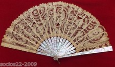 ANTIQUE MOTHER OF PEARL AND LACE HAND FAN