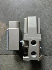 NEW SMC VS3135-033T-X71 PNEUMATIC SOLENOID VALVE FREE FAST SHIPPING