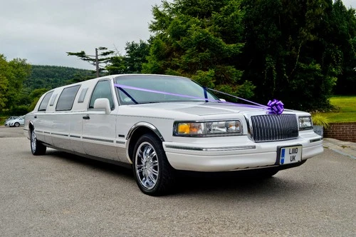 Classic shape Lincoln  Stretch wedding Limousine with very RARE bridal door - Picture 2 of 3