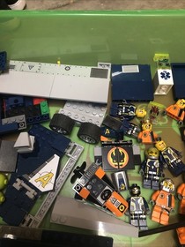 INCOMPLETE LEGO 8635 Mission 6: Agents Mobile Command Center Set Vehicle Parts