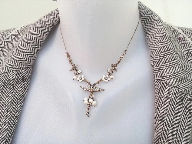 DE COLECCIÓN NUEVO COLLAR CADENA ORO PEREGRINO ESMALTE FLORES CRISTALES GOLONDRINAS PERLAS Foto 3 de 3
