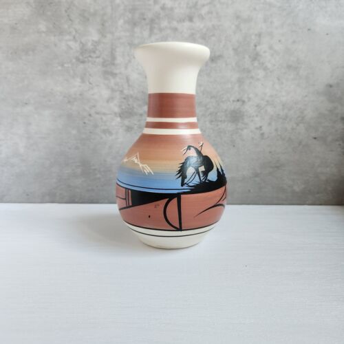 Vaso artigianale in ceramica indiana incisa Navajo, firmato dall'artista - Foto 7 di 12