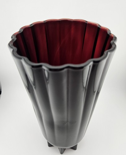 Anchor Hocking Royal Ruby Red Glass Vase Star Bottom Fluted Sides Scalloped - Picture 9 of 9