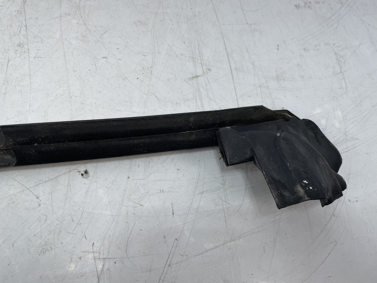 ✅12-18 OEM Bentley Continental GT Front Left Driver Door Weatherstip Seal Chrome