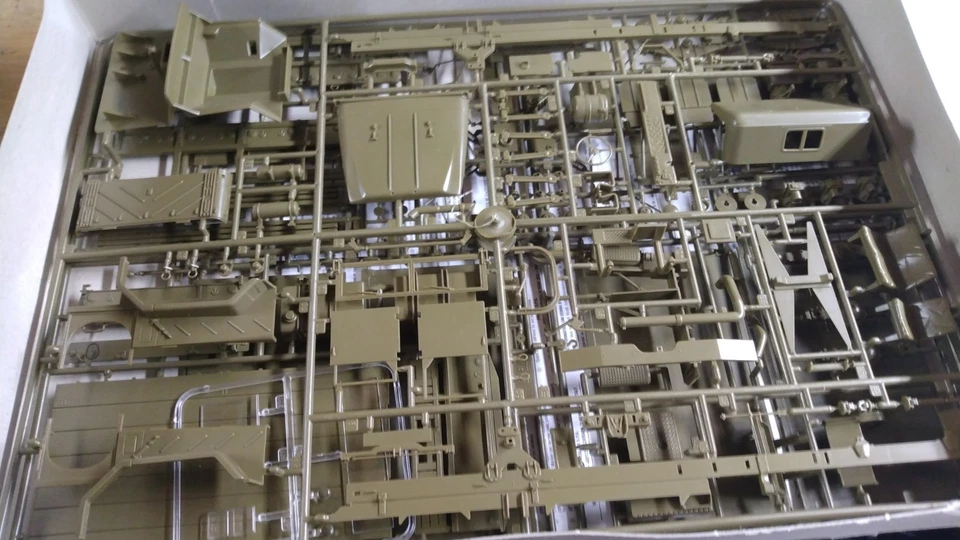 1/35 ITALERI/TAMIYA MODERN TRUCK LOT OF 3 GREAT KITS. READ! GOOD DEAL! - Image 2 of 4