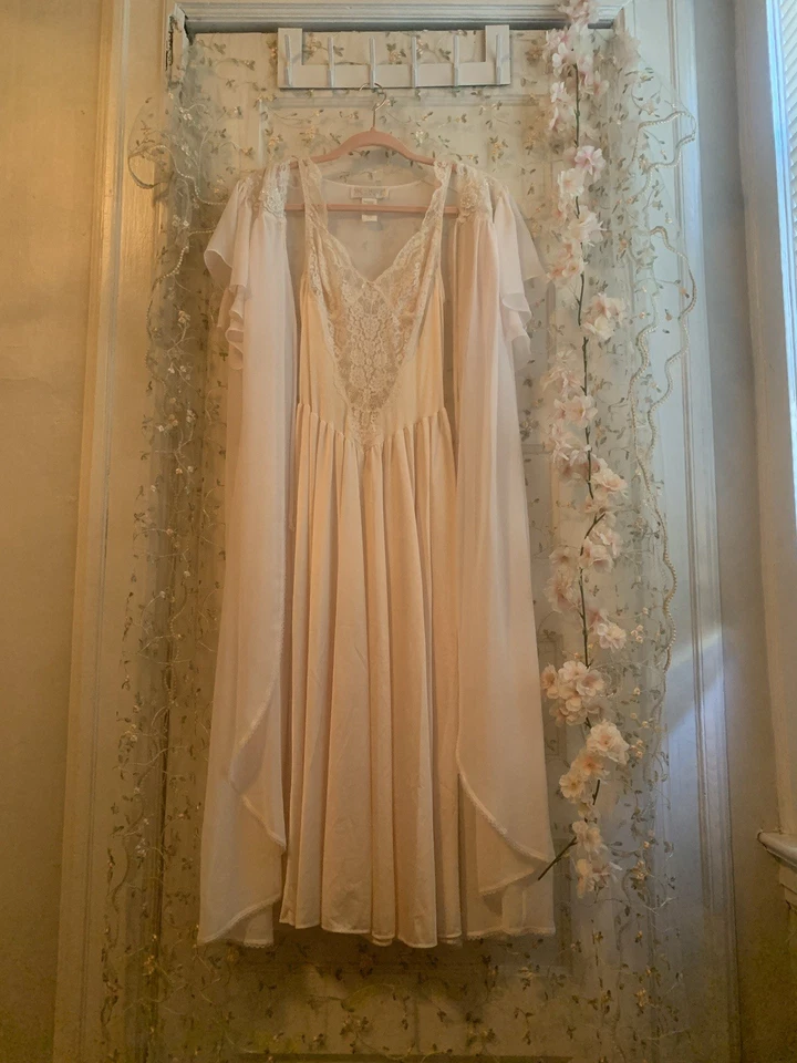 vintage balletcore coquette dreamy pale pink lace nightgown size M  - Image 4 of 4