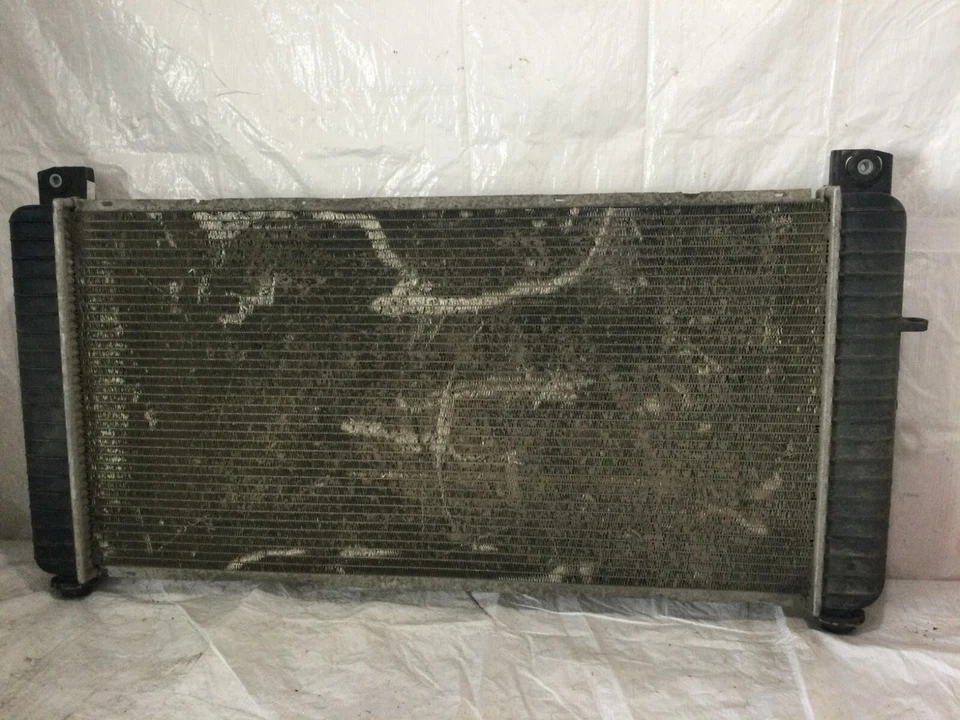 GMC Sierra 2500 2005 conjunto de radiador OEM Foto 3 de 4