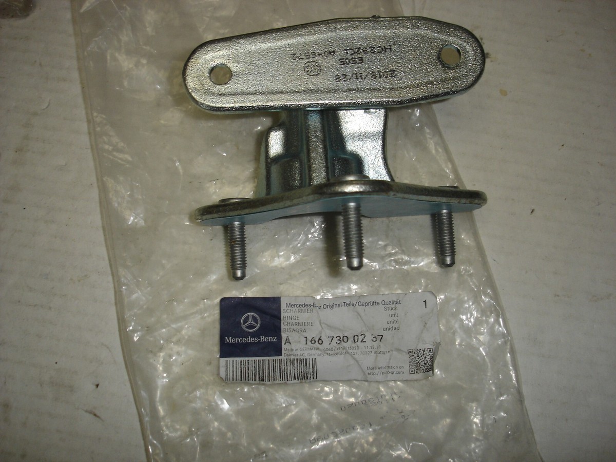 MERCEDES-BENZ A1667300237 RIGHT UPPER HINGE | eBay