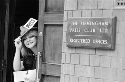 Pop star Toyah Willcox gets into spirit of occasion when atte- 1982 Old Photo 2