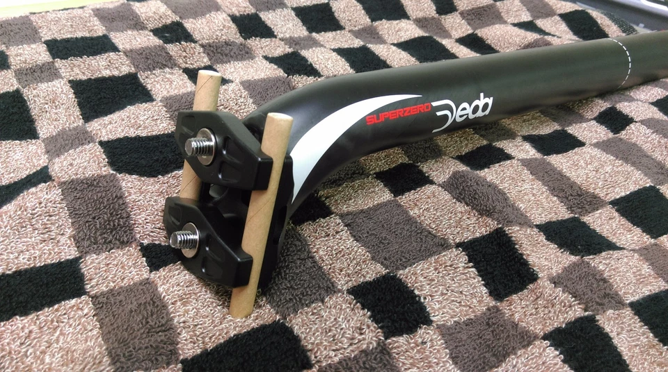 Tija de sillín de carbono completa Deda SUPERZERO 31,6 mm 350 mm Foto 3 de 4