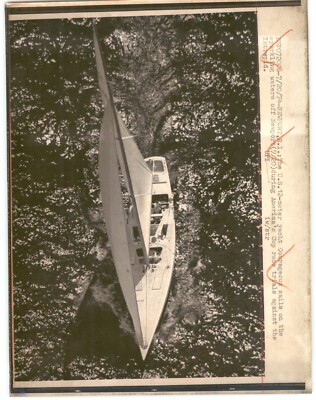 RACING SAIL YACHT ''Courageous'' Sails on Newport Waters 1974 Press Photo