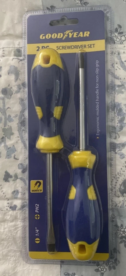 Goodyear screwdriver set Ergonomic Magnetic Tip Durable Phillips Slotted 2 Pack - Image 4 of 4