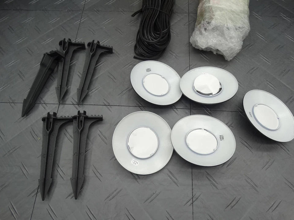 Hampton Bay 30W Integrado LED Negro Exterior Paisaje Camino Kit de Luces (Paquete de 5) Foto 2 de 4