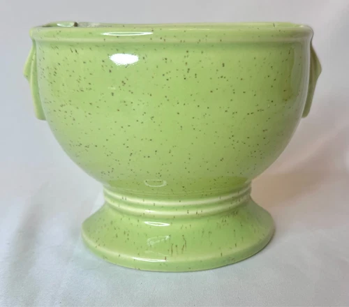 VINTAGE McCOY ART POTTERY USA GREEN SPECKLED HALF ROUND WALL POCKET PLANTER VASE