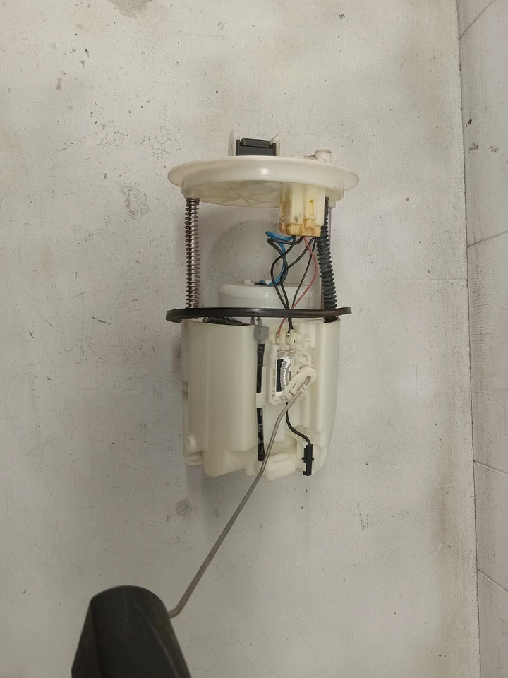 2008 - 2010  MITSUBISHI LANCER FUEL PUMP ASSEMBLY OEM - Image 2 of 4