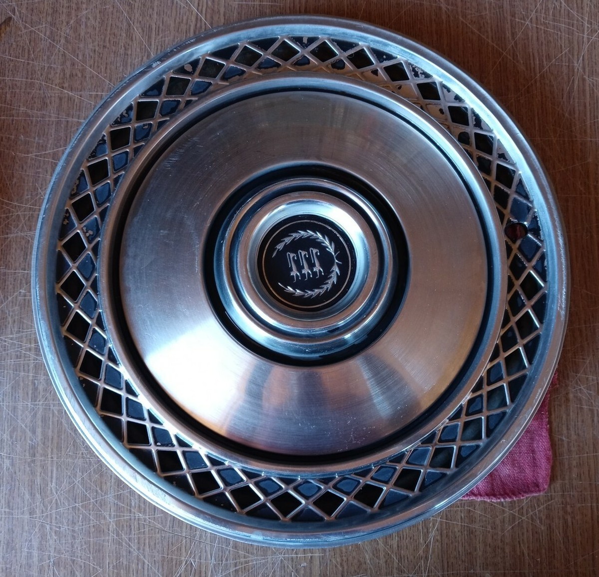 1970s Ford LTD hubcap blue cat logo rare 16-in wheel cover OEM