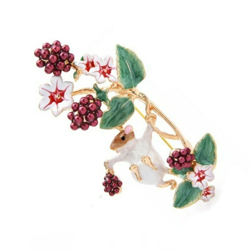 Милая белка в ягодном кусте, брошь / булавка.  Эмалированная брошь на булавке бурундука НОВАЯ! - Изображение 3 из 4