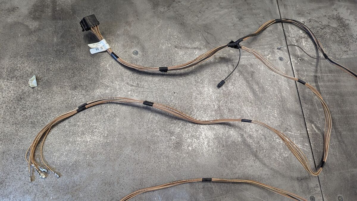 A06-76948-000 Freightliner Wiring Harness Double 8 16 pin A06-76948-000 Freightliner Wiring Harness Double 8 16 pin