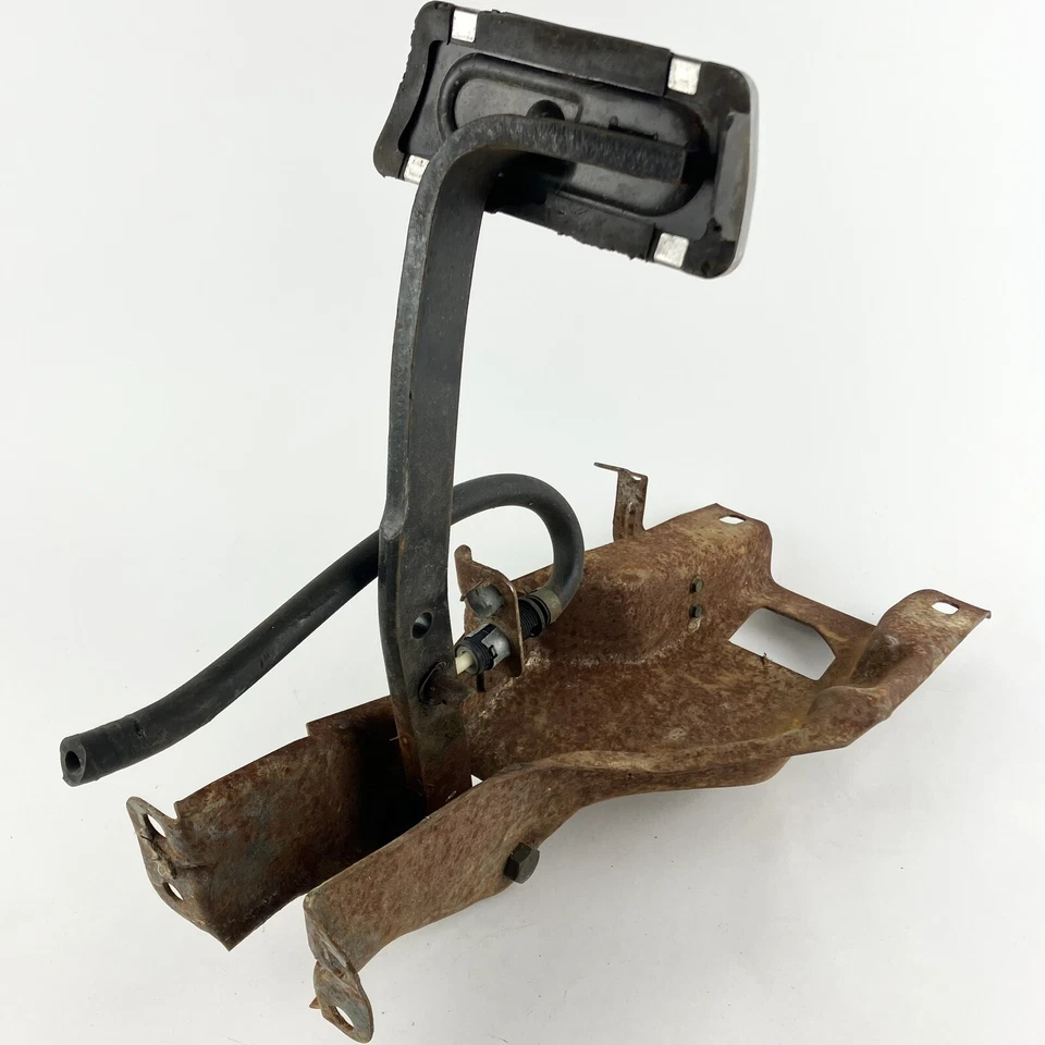 Cadillac Seville Brake Pedal Assembly Emergency GM 1976-79 Vacuum Switch - Image 2 of 4