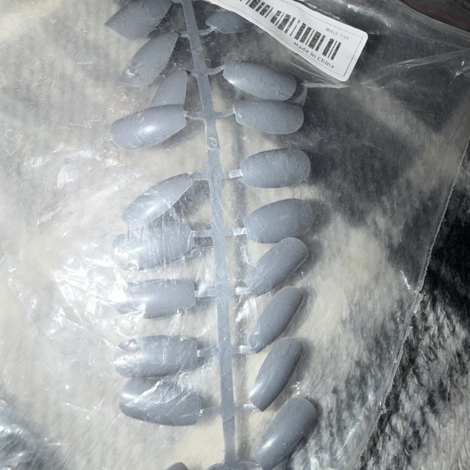 Stylish gray nail set. Perfect for any occasion. - Image 2 of 2