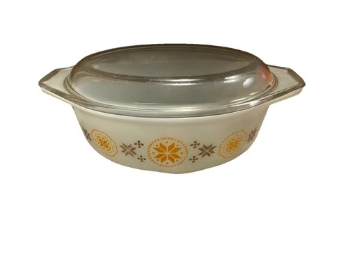 Vintage Pyrex Town And Country Oval Casserole Dish 1 1/2 QT # 043  With Lid