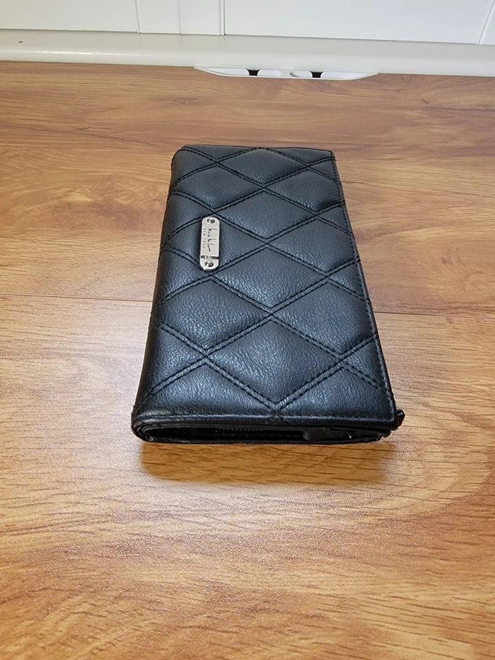 Cartera Larga Nicole Miller New York Acolchada Cremallera Alrededor Negra Foto 3 de 4