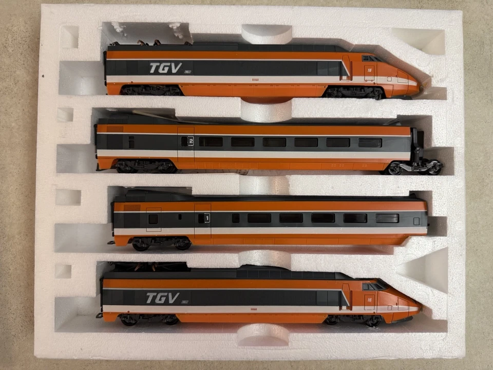 Vintage Lima Golden Series HO Scale TGV Electric High Speed 4 Train Set w/ Box - Image 2 of 4