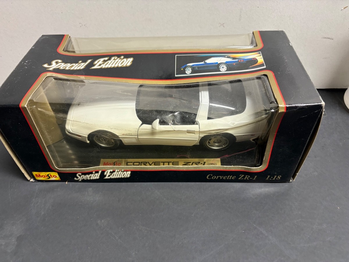 Maisto 1992 Chevrolet Corvette ZR-1 1:18 Diecast Car for sale