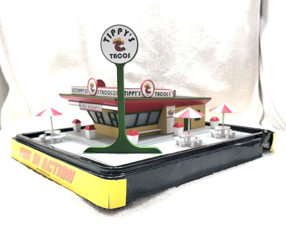 MTH TRAINS  TIPPY'S TACOS FAST FOOD STAND TRAIN BUILDING NEW LIKE CONDITION - Image 2 of 4