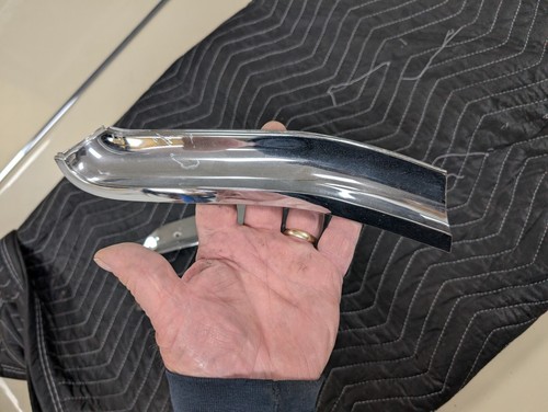 1968 1969 Buick Riviera RH Fender Moldings Headlight Eyebrow Trim Right Side - Foto 5 di 21